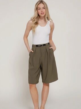 A430. Olive High-Waist Pleated Women’s Shorts w Belt